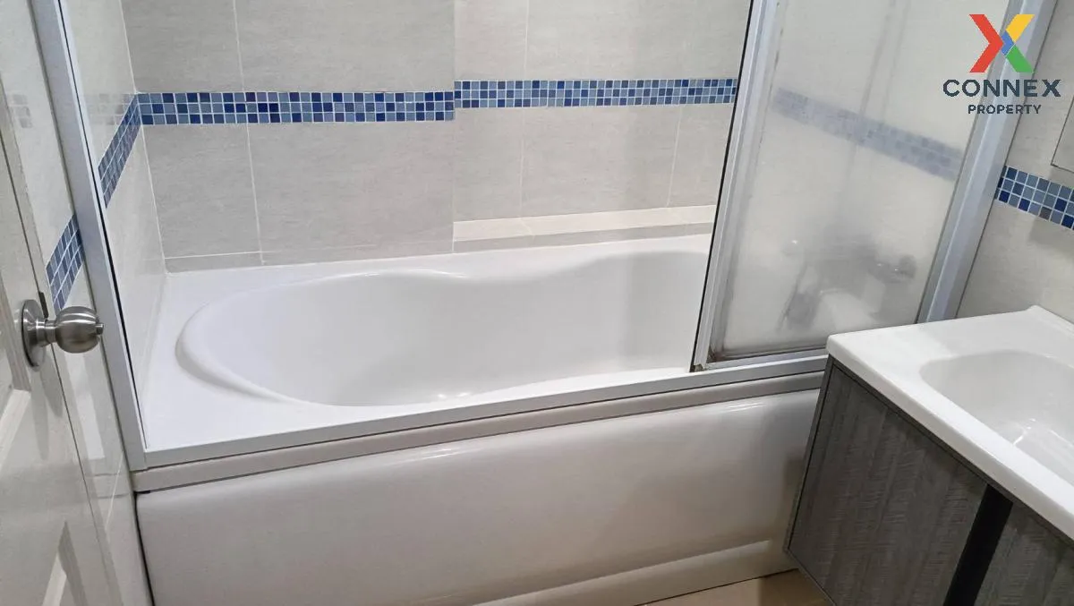 FOR RENT condo , Life @ Sathorn 10 , high floor , BTS-Chong Nonsi