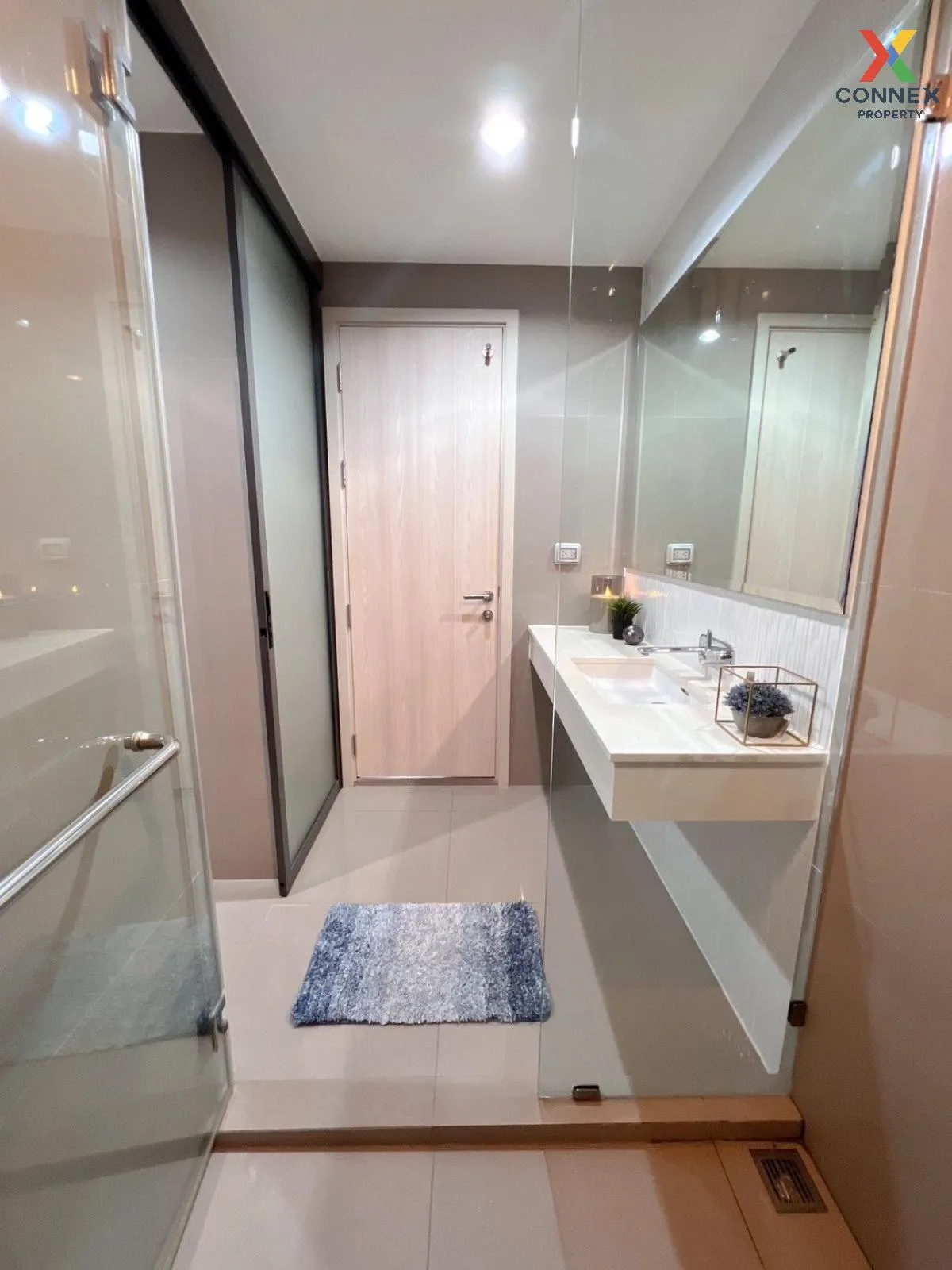 FOR SALE condo , RHYTHM Sukhumvit 42 , high floor , BTS-Ekkamai , Phra Khanong , Khlong Toei , Bangkok , CX-00635