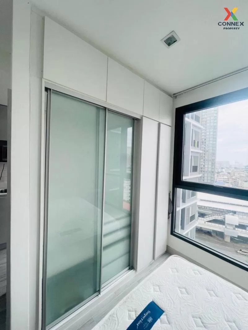 FOR RENT condo , Ideo Mobi Sathorn , Duplex , wide frontage , BTS-Krung Thon Buri , Bang Lamphu Lang , Khlong San , Bangkok , CX-02293