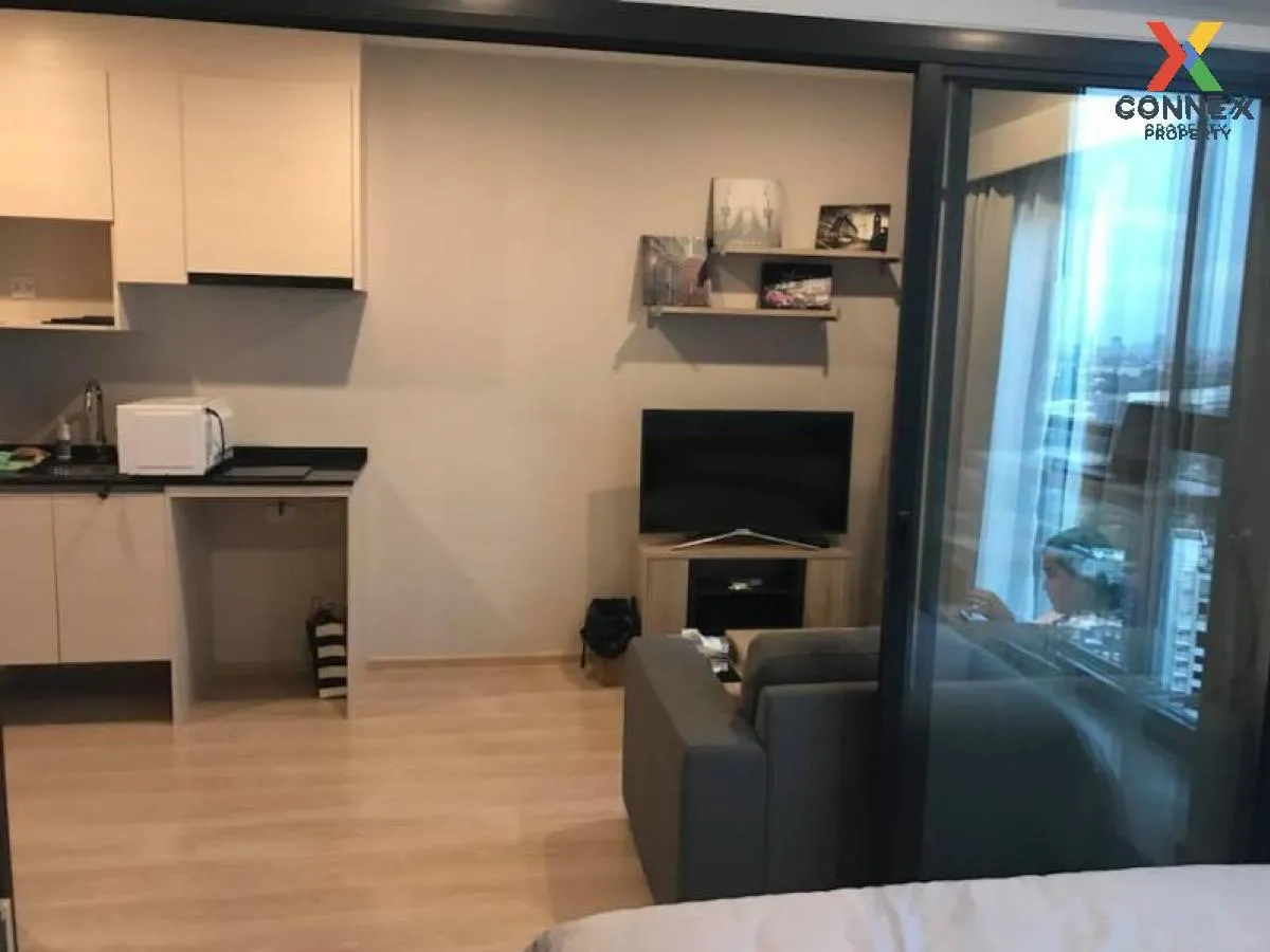 FOR RENT condo , Noble Revolve Ratchada , Duplex , wide frontage  4