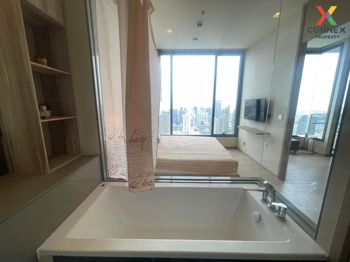 FOR RENT condo , The Esse Asoke , Duplex , wide frontage , BTS-Asok , Khlong Toei Nuea , Watthana , Bangkok , CX-02993