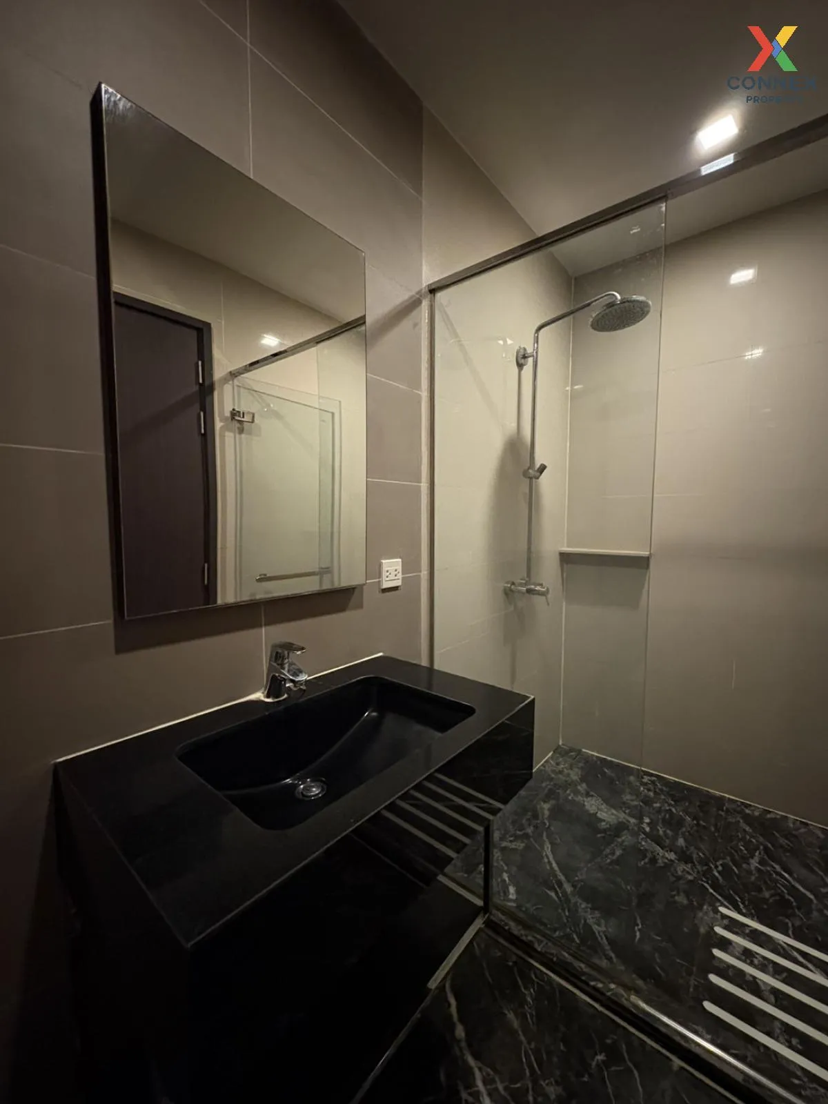 FOR RENT condo , EDGE Sukhumvit 23 , BTS-Asok , Khlong Toei Nuea  4