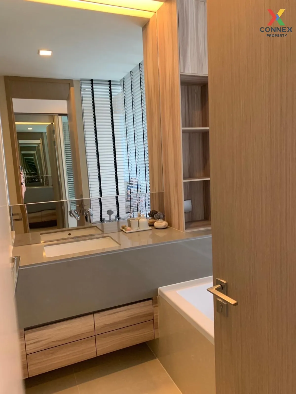 For Rent Condo , The Esse Asoke , BTS-Asok , Khlong Toei Nuea , Watthana , Bangkok , CX-100771