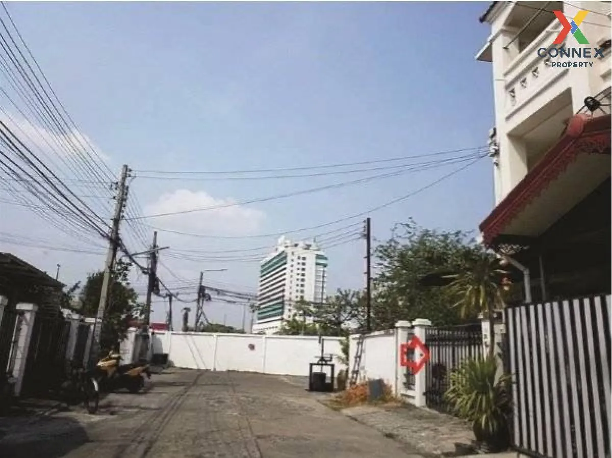 For Sale Townhouse/Townhome  , Baan Thanasin 9 , corner unit , wide frontage , Ramintra , Khanna Yao , Bangkok , CX-100772