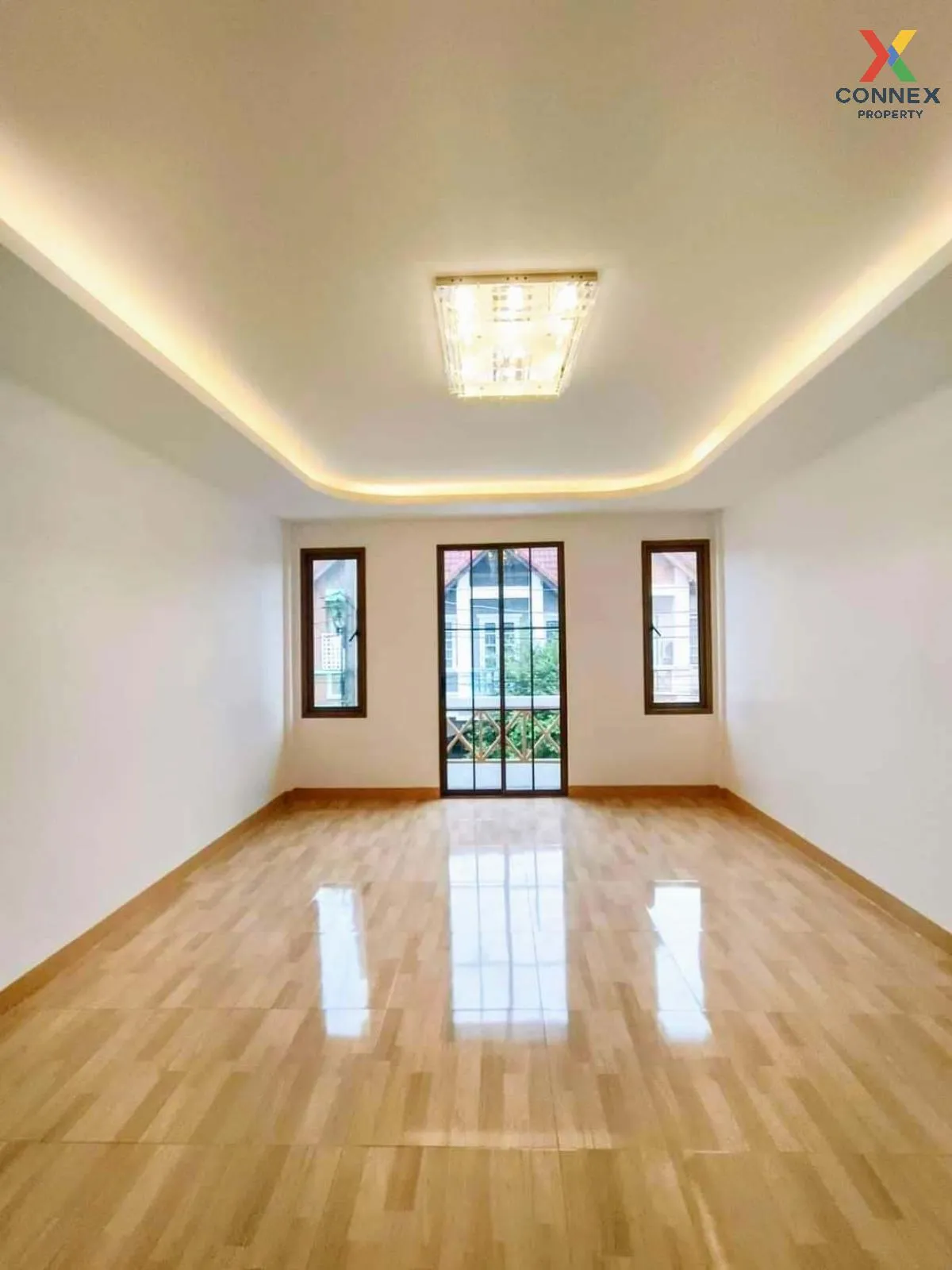 For Sale Townhouse/Townhome  , Paradise Terrace , Khlong Sam Prawet , Lat Krabang , Bangkok , CX-101902