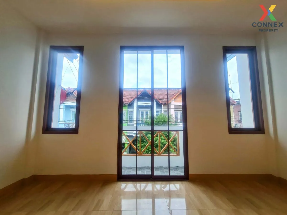 For Sale Townhouse/Townhome  , Paradise Terrace , Khlong Sam Prawet , Lat Krabang , Bangkok , CX-101902