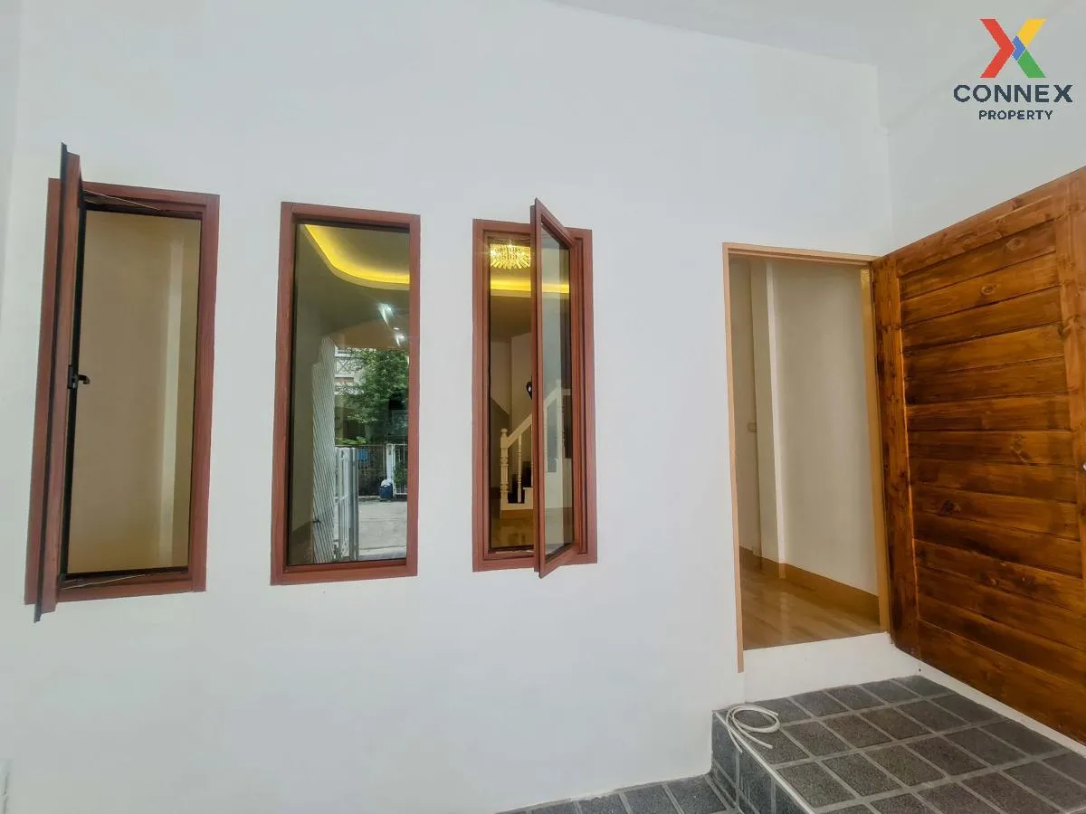 For Sale Townhouse/Townhome  , Paradise Terrace , Khlong Sam Prawet , Lat Krabang , Bangkok , CX-101902