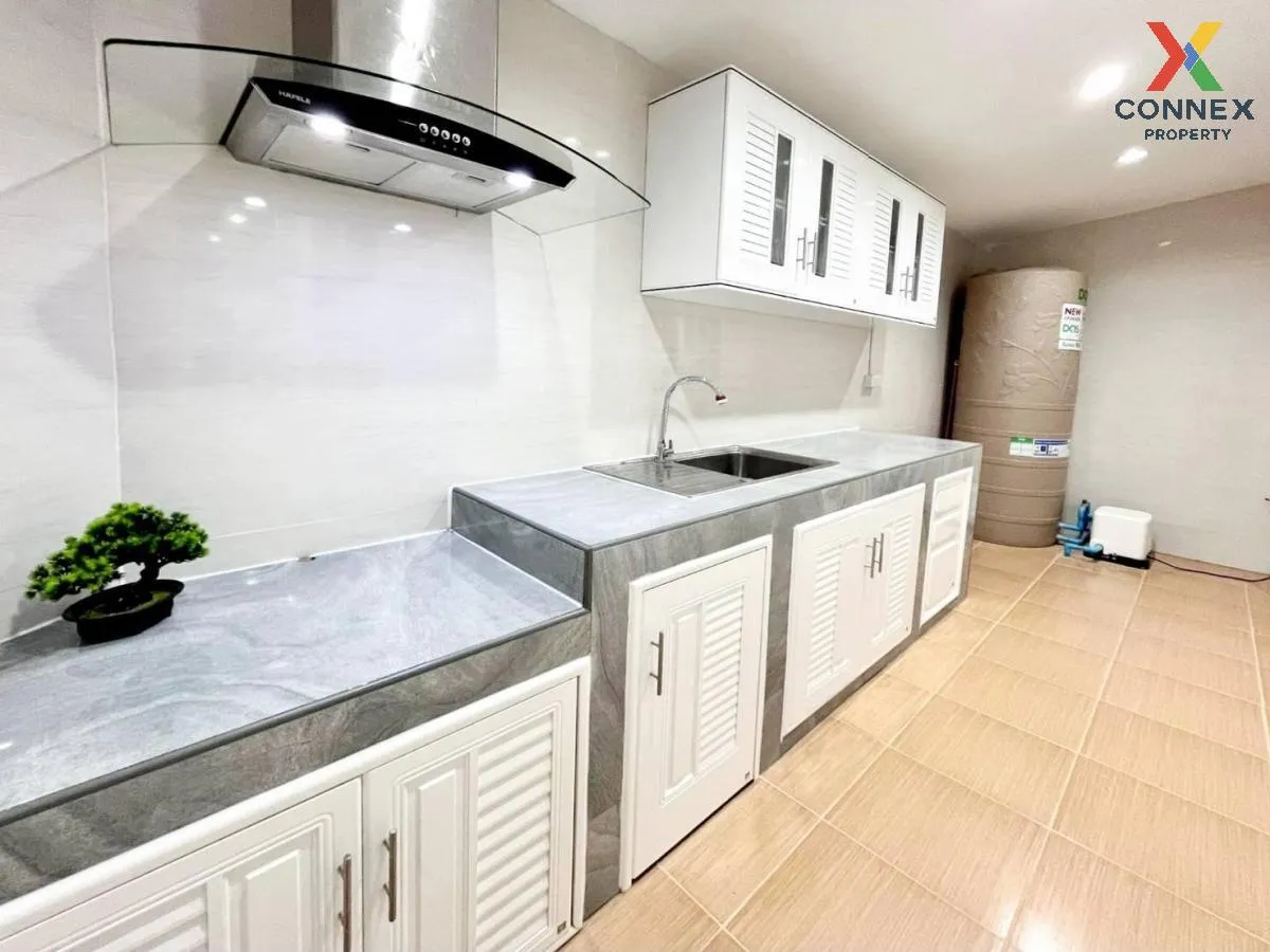 For Sale Townhouse/Townhome  , Golden Town 3 Bangna-Suanluang , newly renovated , Dok Mai , Prawet , Bangkok , CX-102811