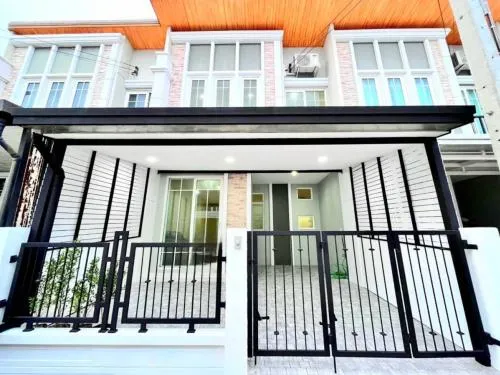 For Sale Townhouse/Townhome  , Golden Town 3 Bangna-Suanluang , newly renovated , Dok Mai , Prawet , Bangkok , CX-102811