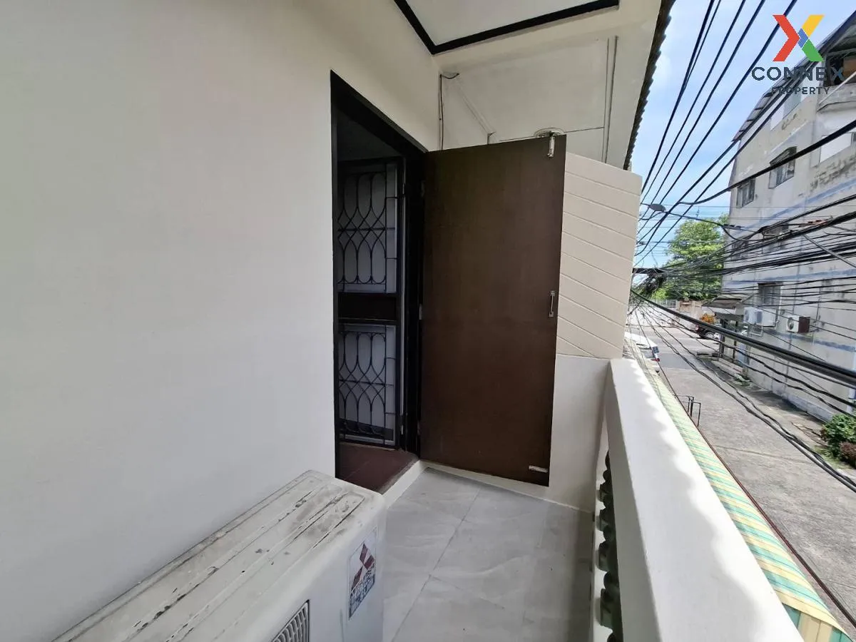 For Sale Townhouse  Lat Phrao 101  Soi 32 , wide frontage , newly renovated , Khlong Chan , Bang Kapi , Bangkok , CX-104254