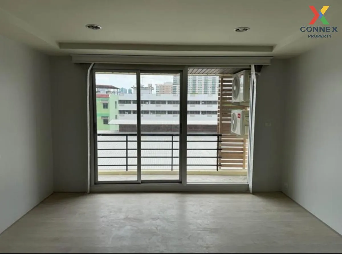 For Sale Condo , Resorta Yen-Akat , Chong Nonsi , Yannawa , Bangkok , CX-105028