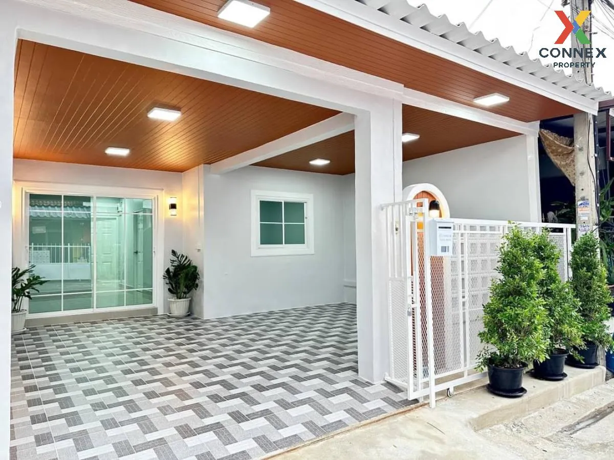 For Sale Townhouse/Townhome  , Baan Pruksa 3 Soi Watlatpladuk , wide frontage , newly renovated , Bang Khu Rat , Bang Bua Thong , Nonthaburi , CX-107157 3