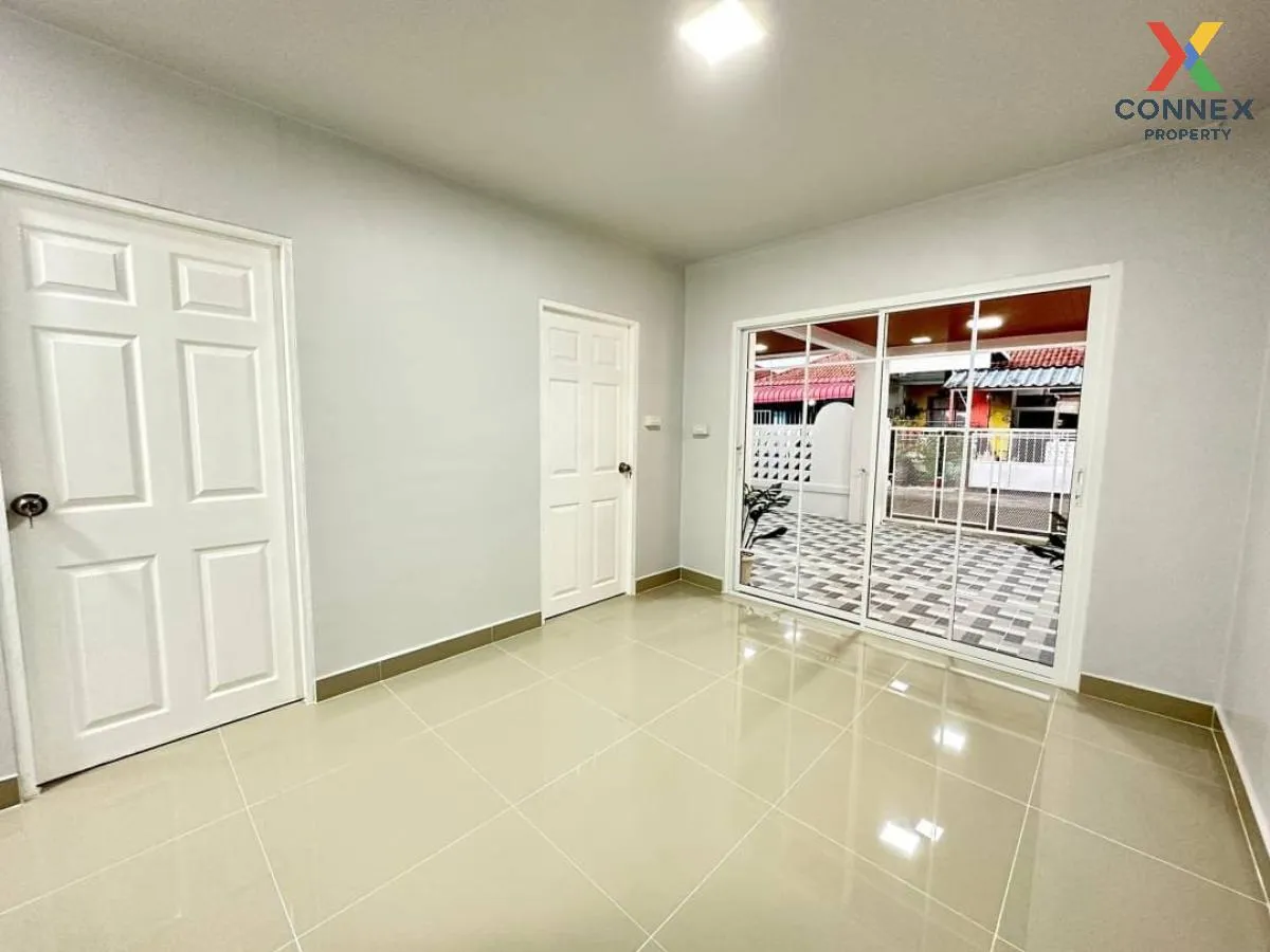 For Sale Townhouse/Townhome  , Baan Pruksa 3 Soi Watlatpladuk , wide frontage , newly renovated , Bang Khu Rat , Bang Bua Thong , Nonthaburi , CX-107157