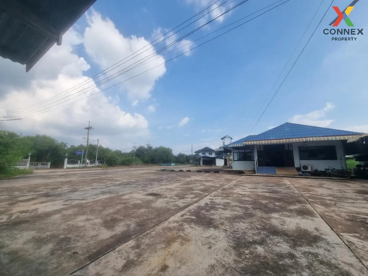 For Sale Land with building at  Phanom Sarakham Chachoengsao , Ban Song , Phanom Sarakham , Chachoengsao , CX-107160