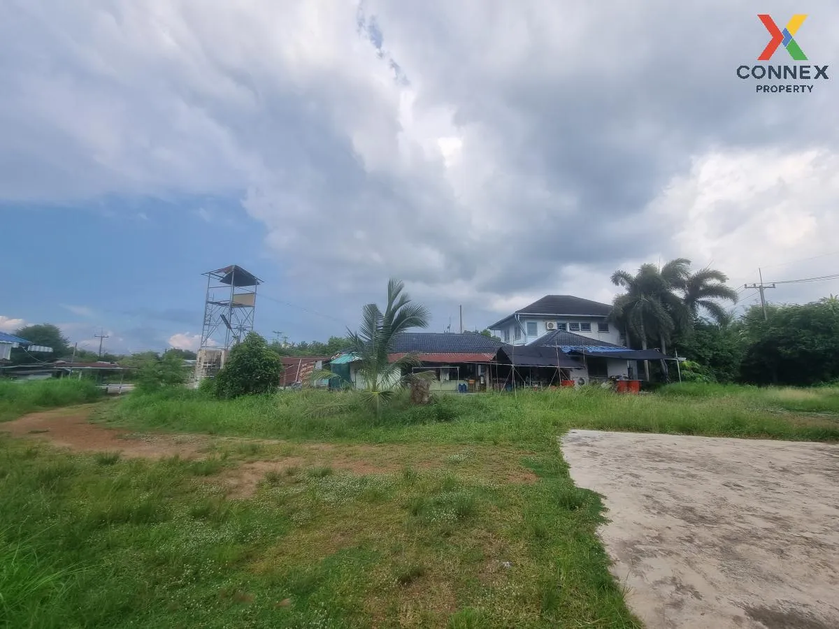 For Sale Land with building at  Phanom Sarakham Chachoengsao , Ban Song , Phanom Sarakham , Chachoengsao , CX-107160