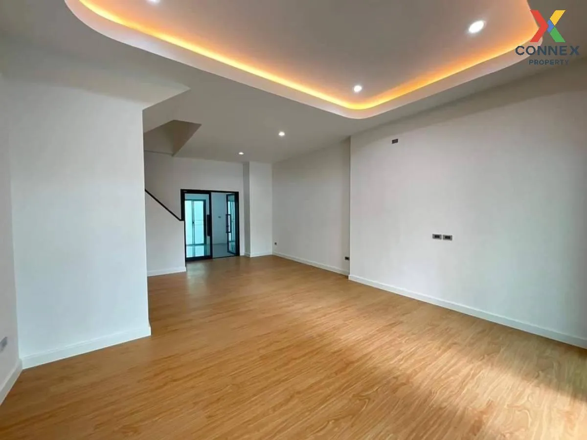 For Sale Townhome,3 story,Sukhumvit 69 , corner unit , newly renovated , Phra Khanong Nuea , Watthana , Bangkok , CX-107526