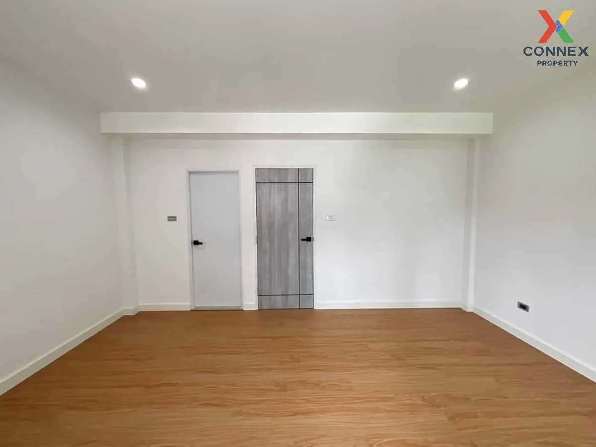 For Sale Townhome,3 story,Sukhumvit 69 , corner unit , newly renovated , Phra Khanong Nuea , Watthana , Bangkok , CX-107526