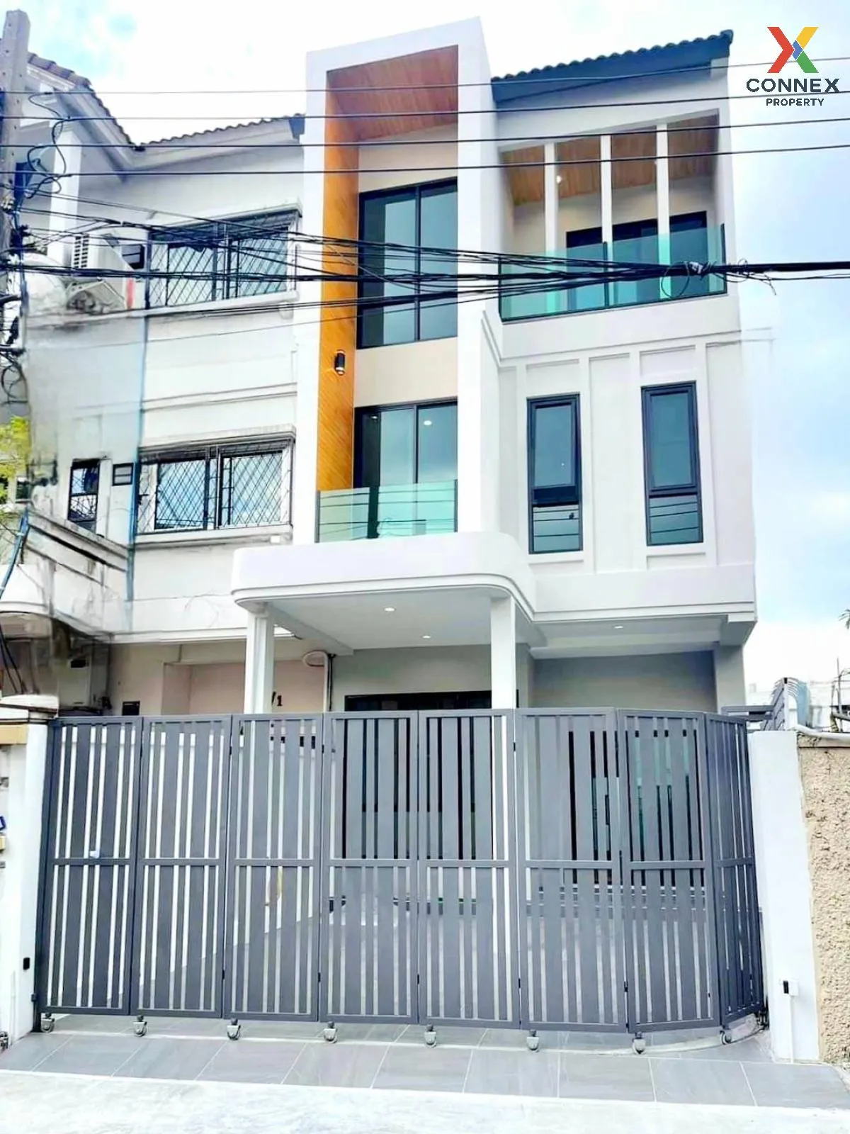 For Sale Townhome,3 story,Sukhumvit 69 , corner unit , newly renovated , Phra Khanong Nuea , Watthana , Bangkok , CX-107526 1