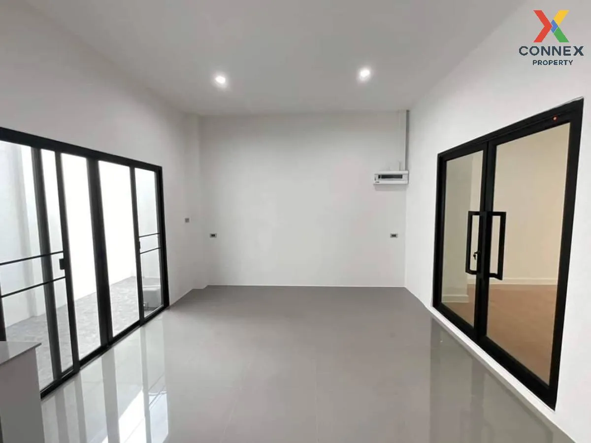 For Sale Townhome,3 story,Sukhumvit 69 , corner unit , newly renovated , Phra Khanong Nuea , Watthana , Bangkok , CX-107526