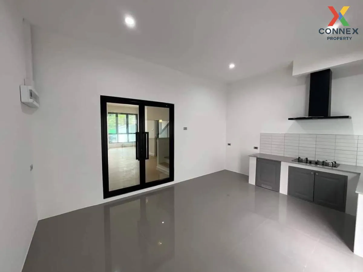 For Sale Townhome,3 story,Sukhumvit 69 , corner unit , newly renovated , Phra Khanong Nuea , Watthana , Bangkok , CX-107526