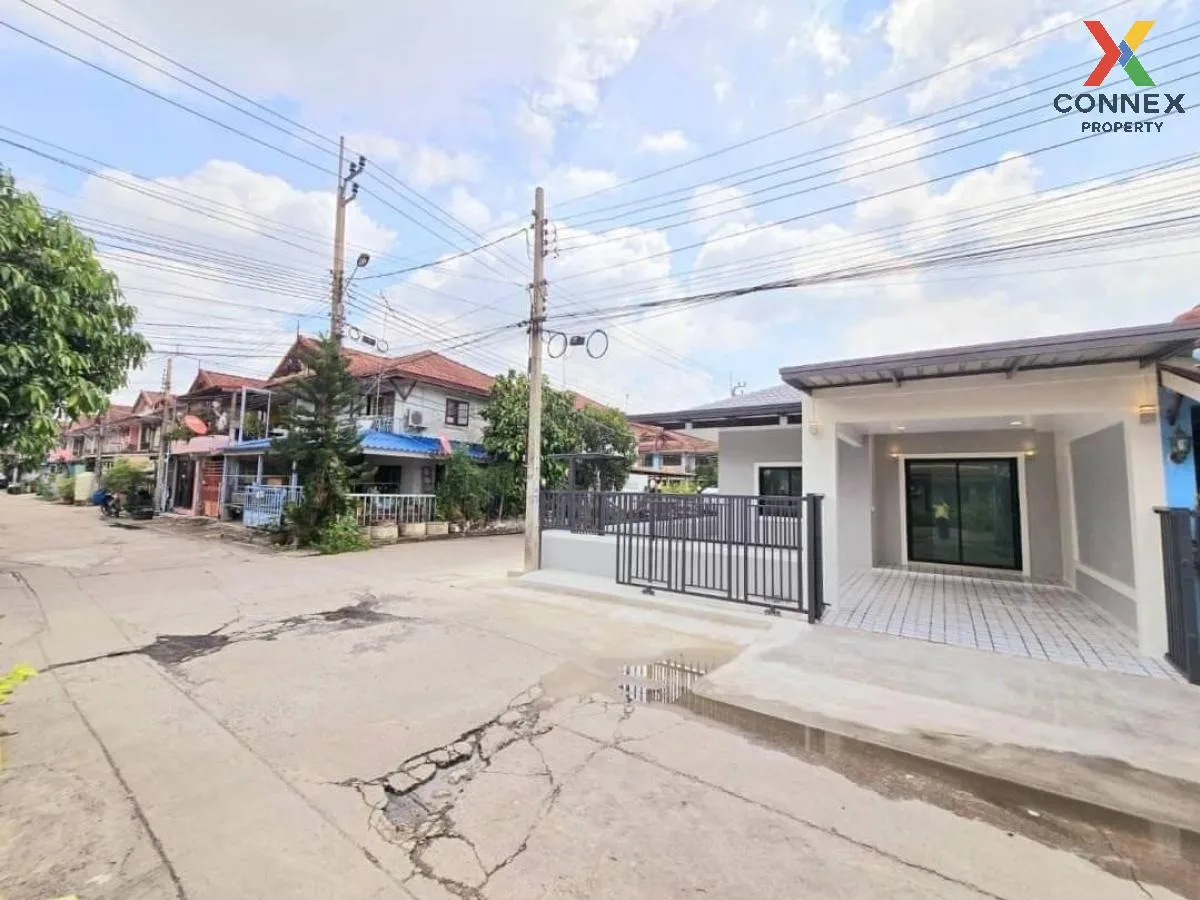 For Sale Townhouse/Townhome  , Baan Pruksa 3 Soi Watlatpladuk , Bang Khu Rat , Bang Bua Thong , Nonthaburi , CX-110275 2