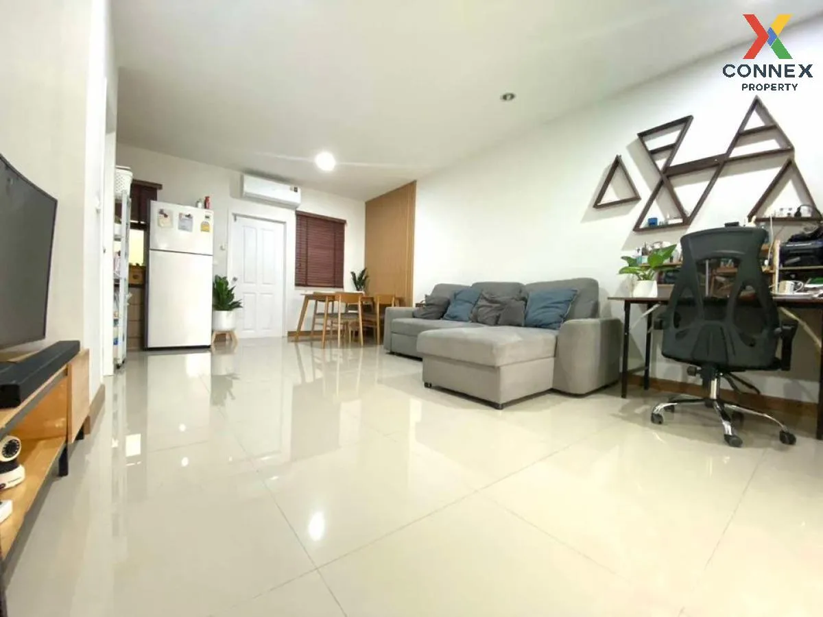 For Sale Townhouse/Townhome  , The Trust Town Wongwaen - Lamlukka , Bueng Kham Phoi , Lam Luk Ka , Pathum Thani , CX-111021 1