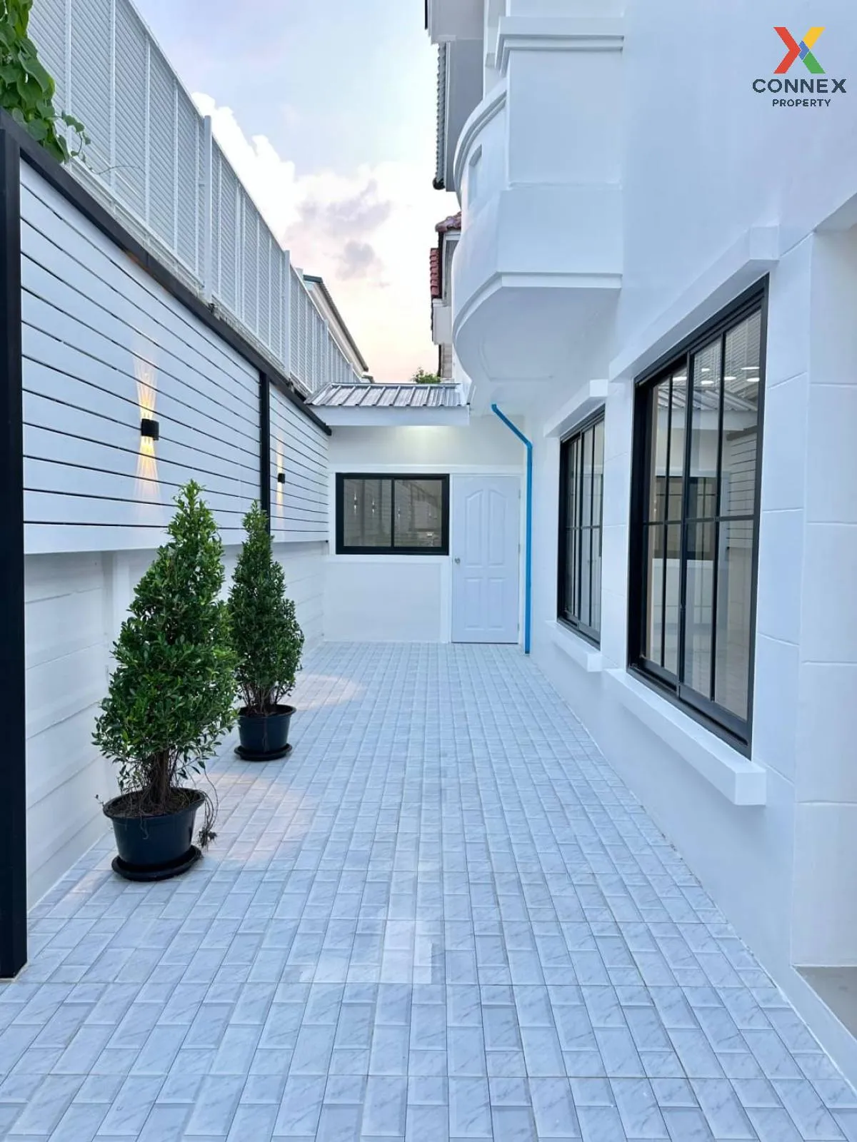 For Sale Townhouse/Townhome  , Issara Rattanathibet , corner unit , newly renovated , MRT-Sai Ma , Tha It , Pak Kret , Nonthaburi , CX-111448