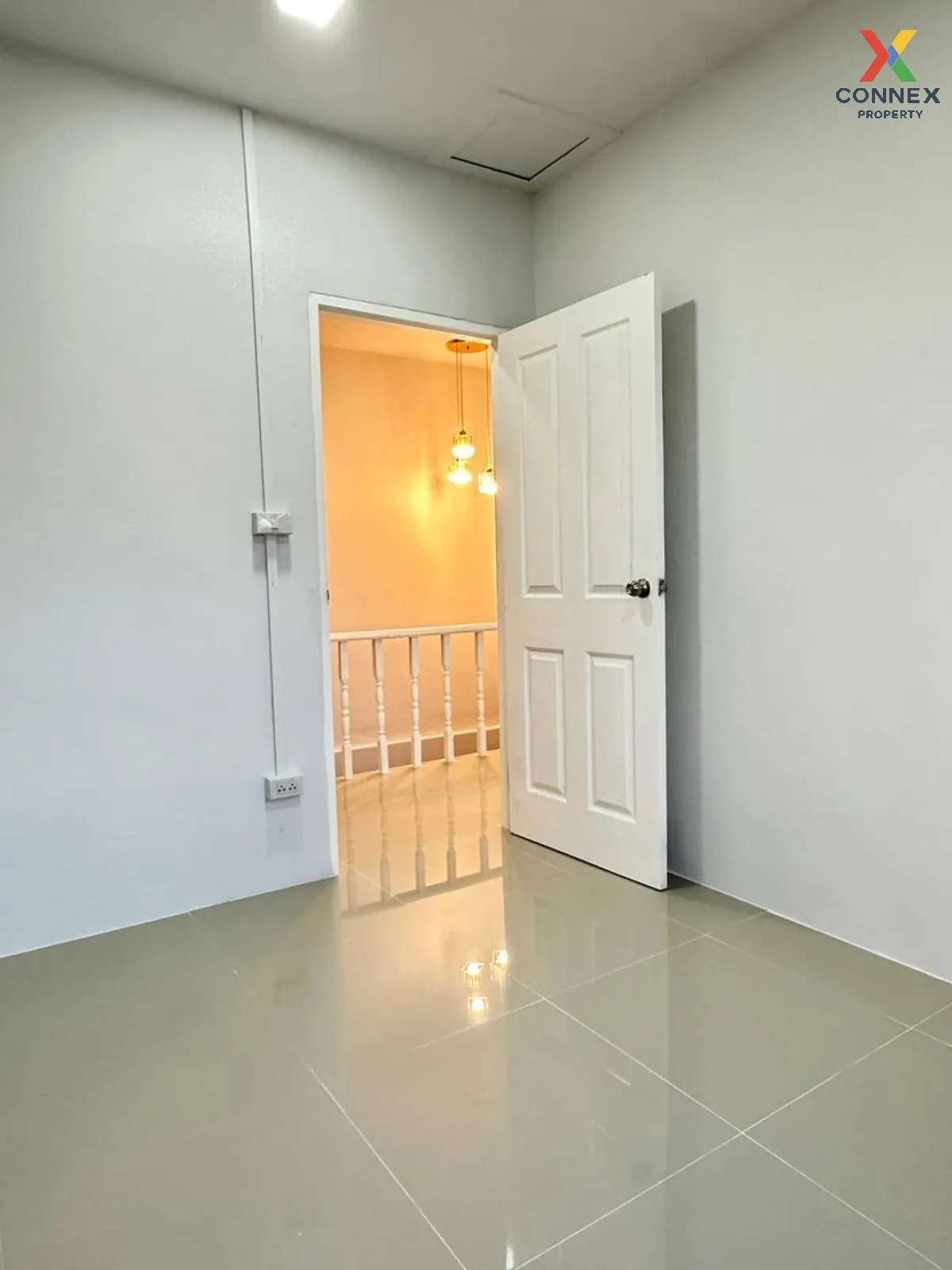 For Sale Townhouse/Townhome  , Issara Rattanathibet , corner unit , newly renovated , MRT-Sai Ma , Tha It , Pak Kret , Nonthaburi , CX-111448