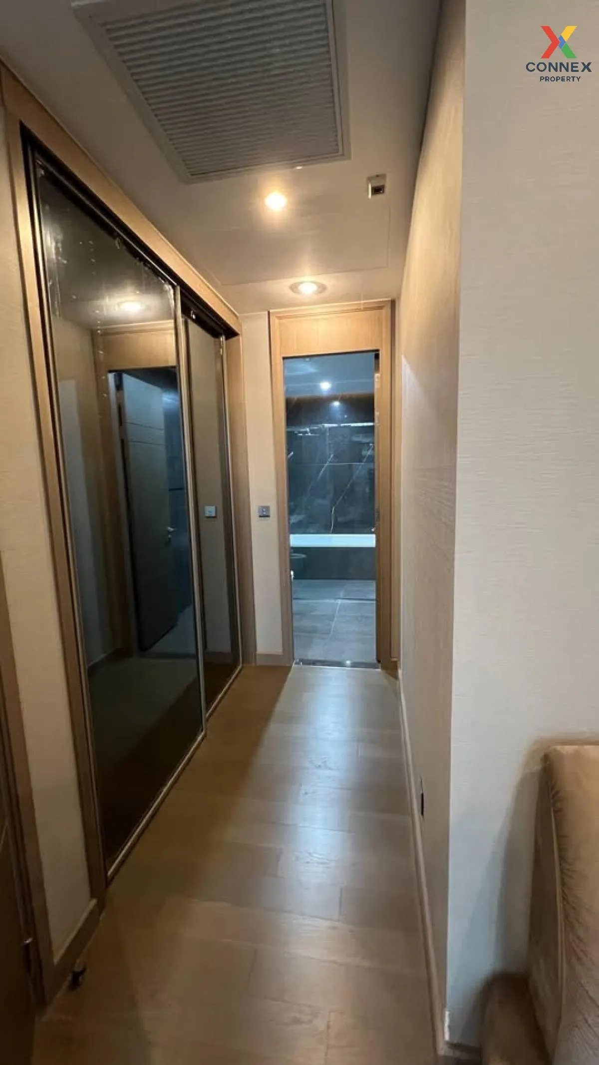 For Rent Condo , The Esse at Singha Complex , MRT-Phetchaburi , Bang Kapi , Huai Khwang , Bangkok , CX-113098