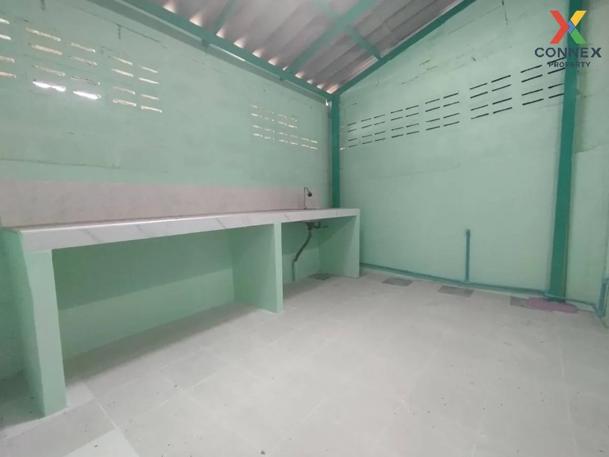 For Sale 2 - storey townhouse in Soi Ban Prong 15 Samut Prakan , 