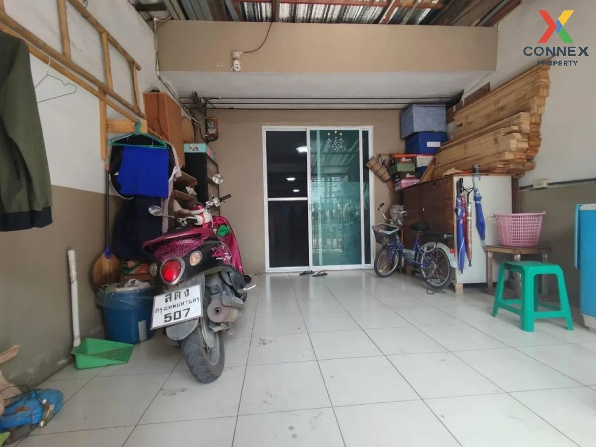 For Sale 3 - storey townhouse in Soi Ban Prong 18 Samut Prakan ,  2