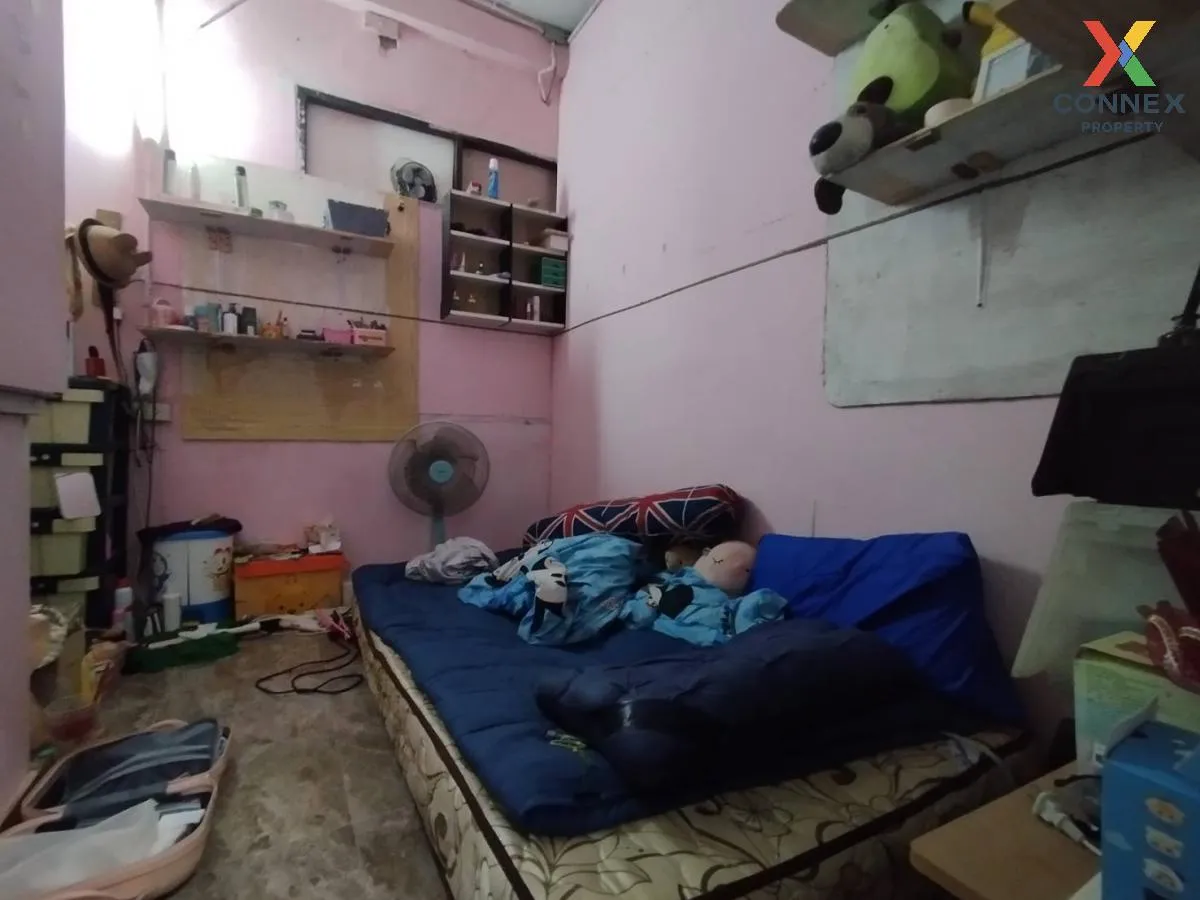 For Sale 3 - storey townhouse in Soi Ban Prong 18 Samut Prakan , 