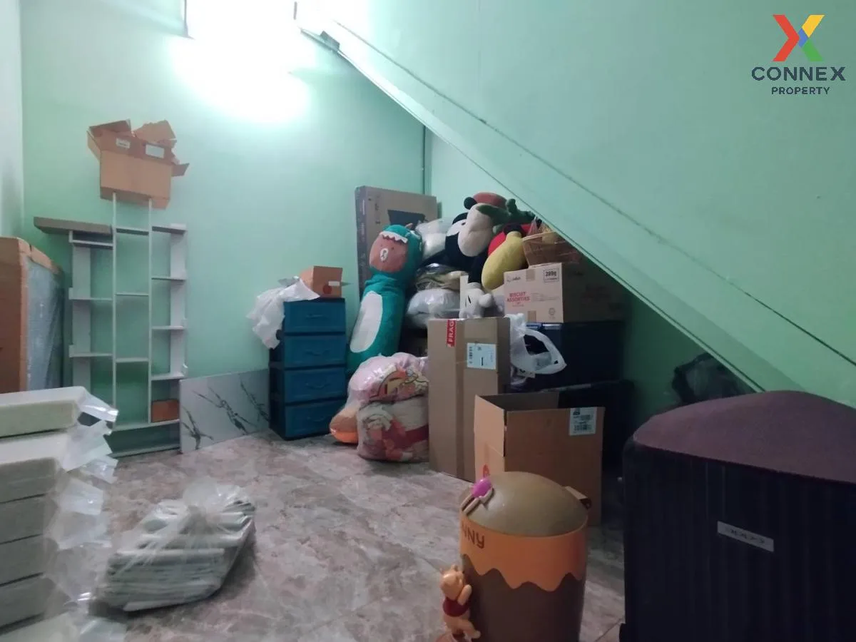 For Sale 3 - storey townhouse in Soi Ban Prong 18 Samut Prakan , 