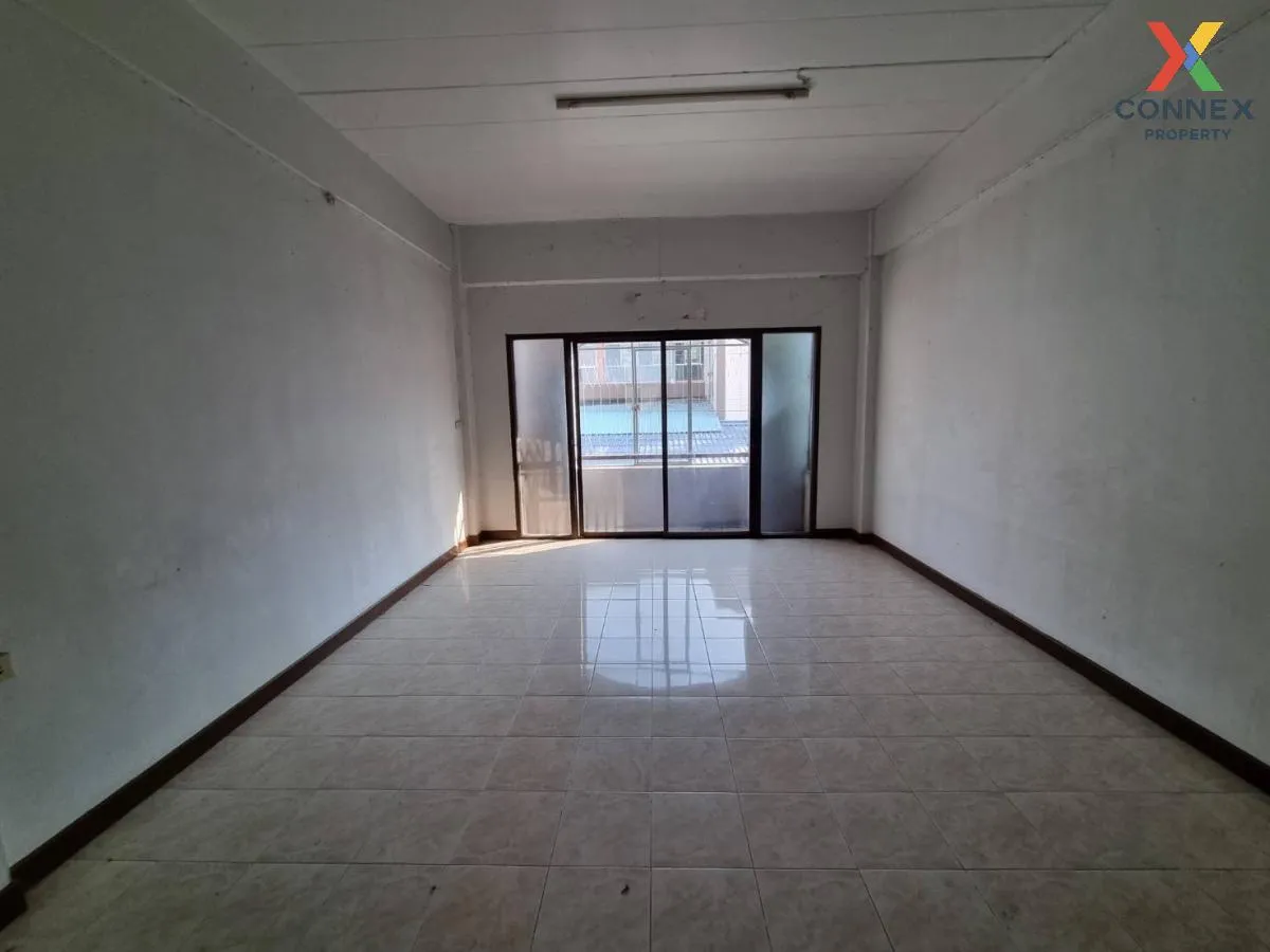 For Sale Commercial Building-Khlongluang Pathum Thani at Chatchai Market , Khlong Nueng , khlong Luang , Pathum Thani , CX-115589