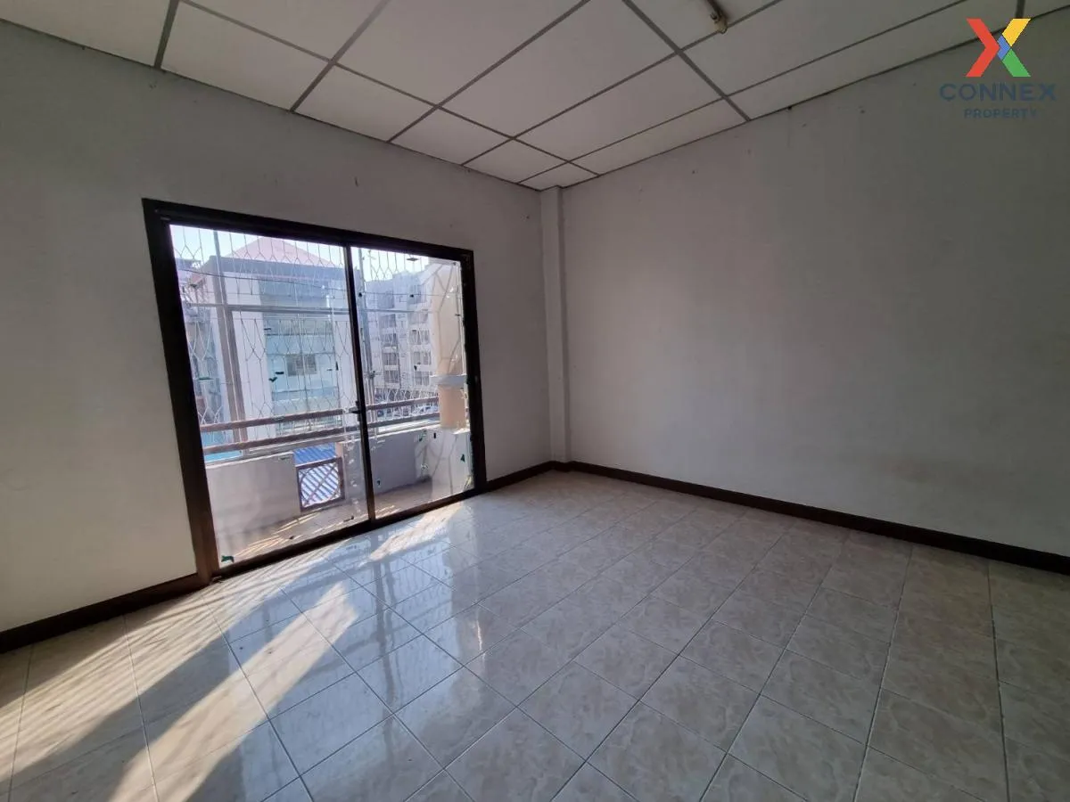 For Sale Commercial Building-Khlongluang Pathum Thani at Chatchai Market , Khlong Nueng , khlong Luang , Pathum Thani , CX-115589