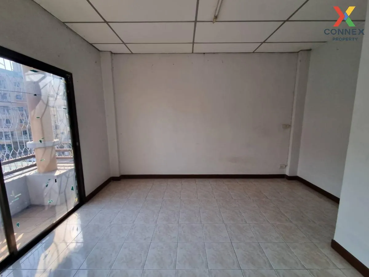 For Sale Commercial Building-Khlongluang Pathum Thani at Chatchai Market , Khlong Nueng , khlong Luang , Pathum Thani , CX-115589