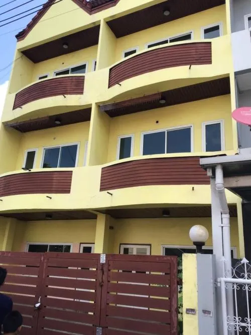 For Sale 3-Storey Townhouse, Soi Lat Plakhao 51. , Chorakhe Bua , Lat Phrao , Bangkok , CX-116396