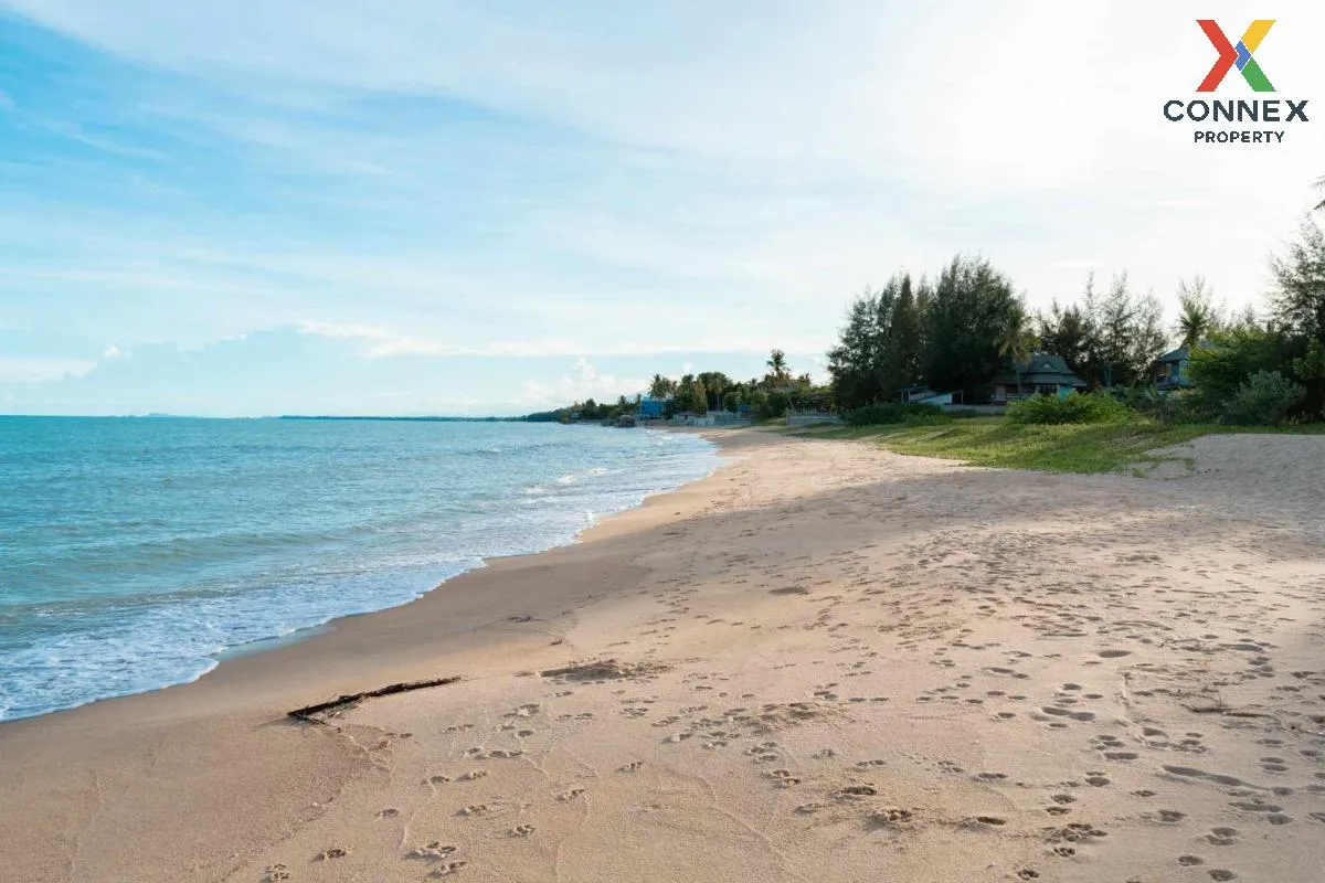 ขายบ้านพร้อมที่ดินติดทะเล​ หาดส่วนตัว​  คลองวาฬ เมืองประจวบคีรีขันธ์ ประจวบคีรีขันธ์ CX-117299