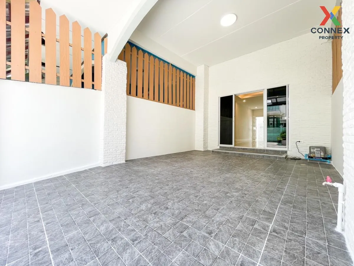For Sale Townhouse/Townhome  , Thanajit Bangkruai , newly renovat 2