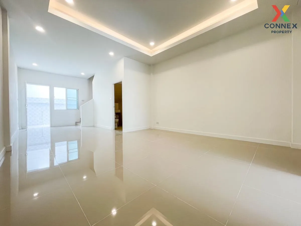 For Sale Townhouse/Townhome  , Thanajit Bangkruai , newly renovat 3