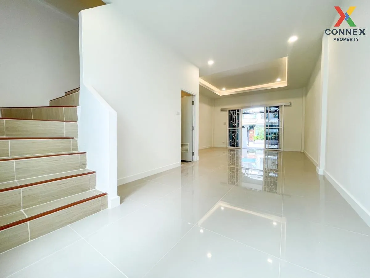 For Sale Townhouse/Townhome  , Thanajit Bangkruai , newly renovat 4