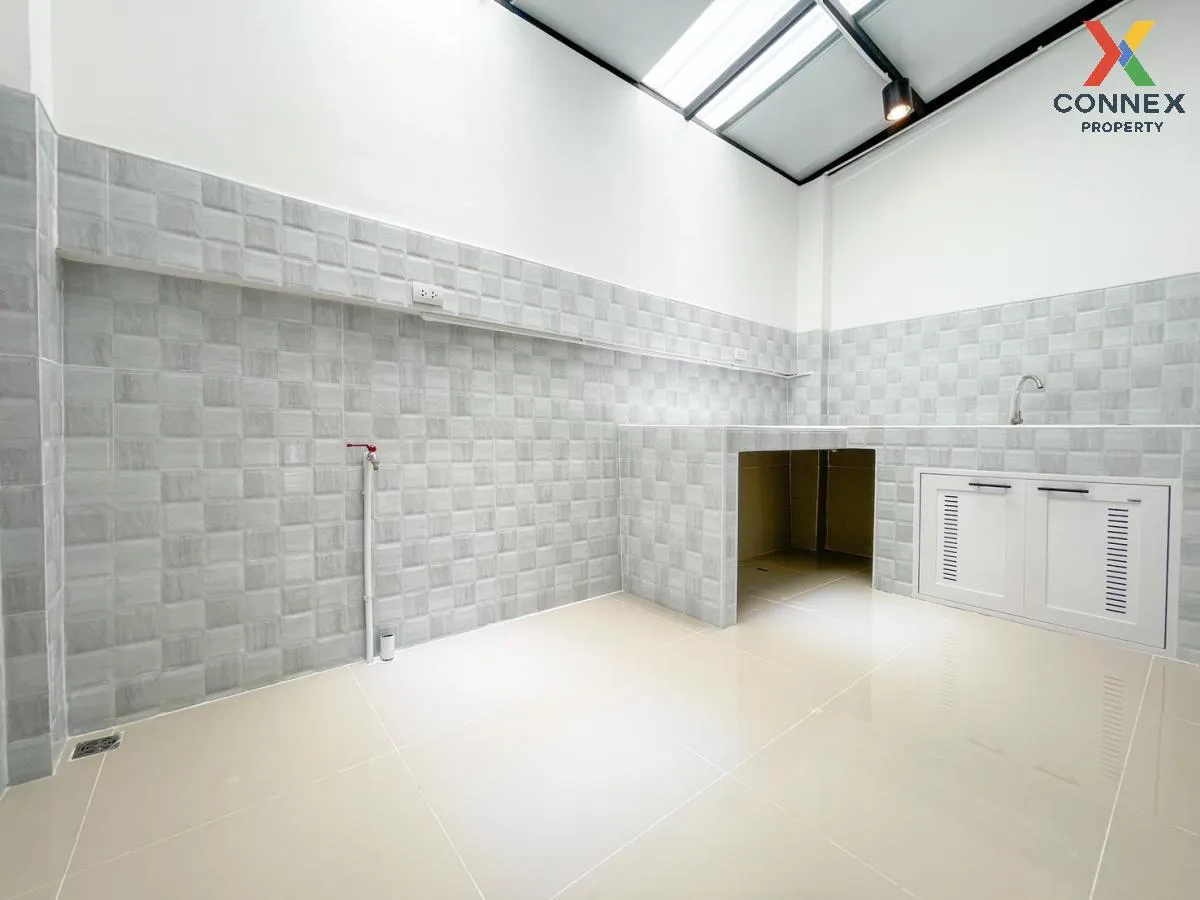 For Sale Townhouse/Townhome  , Thanajit Bangkruai , newly renovat