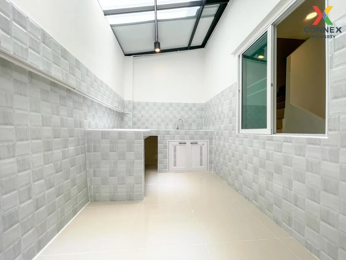 For Sale Townhouse/Townhome  , Thanajit Bangkruai , newly renovat