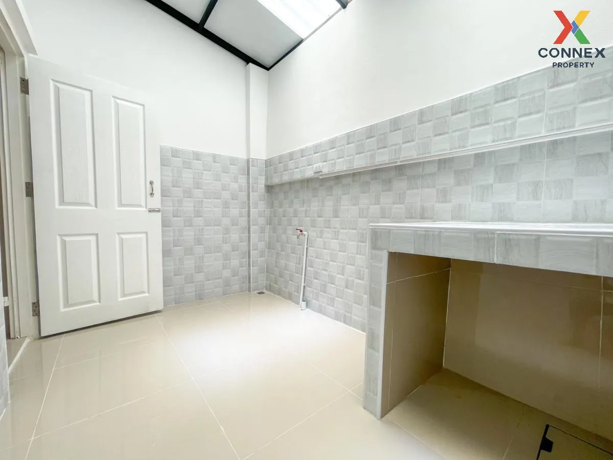 For Sale Townhouse/Townhome  , Thanajit Bangkruai , newly renovat