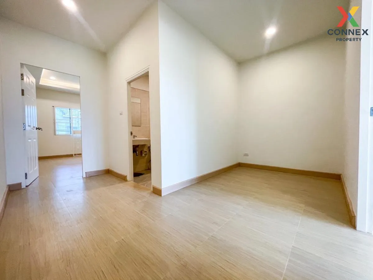 For Sale Townhouse/Townhome  , Thanajit Bangkruai , newly renovat