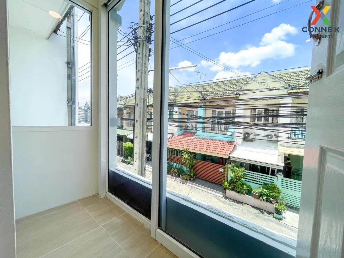 For Sale Townhouse/Townhome  , Thanajit Bangkruai , newly renovat