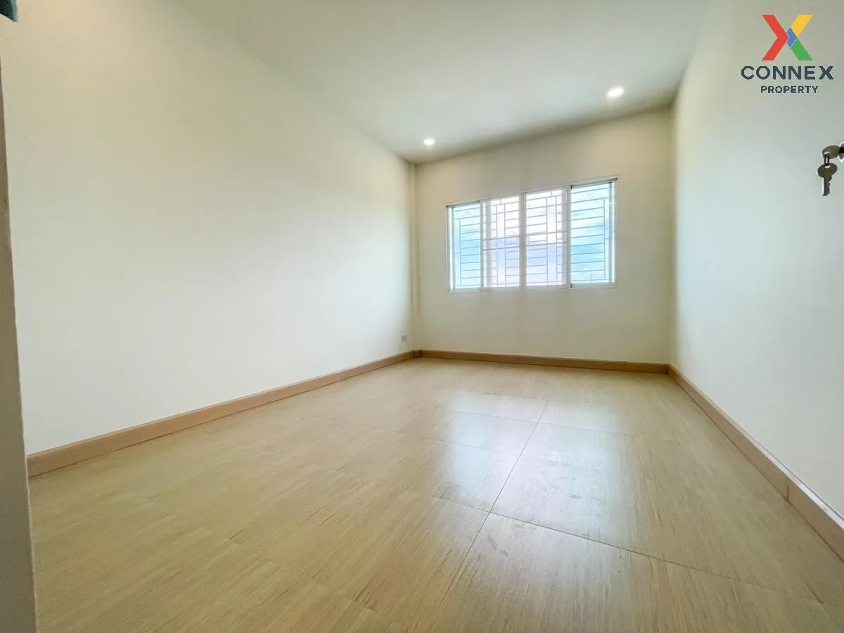 For Sale Townhouse/Townhome  , Thanajit Bangkruai , newly renovat