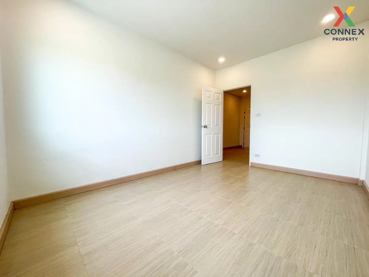 For Sale Townhouse/Townhome  , Thanajit Bangkruai , newly renovat