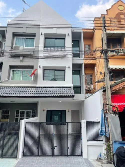 For Sale Townhouse/Townhome  , Lully Ville Lamlukka-Khlong1 , newly renovated , Khu Khot , Lam Luk Ka , Pathum Thani , CX-117713