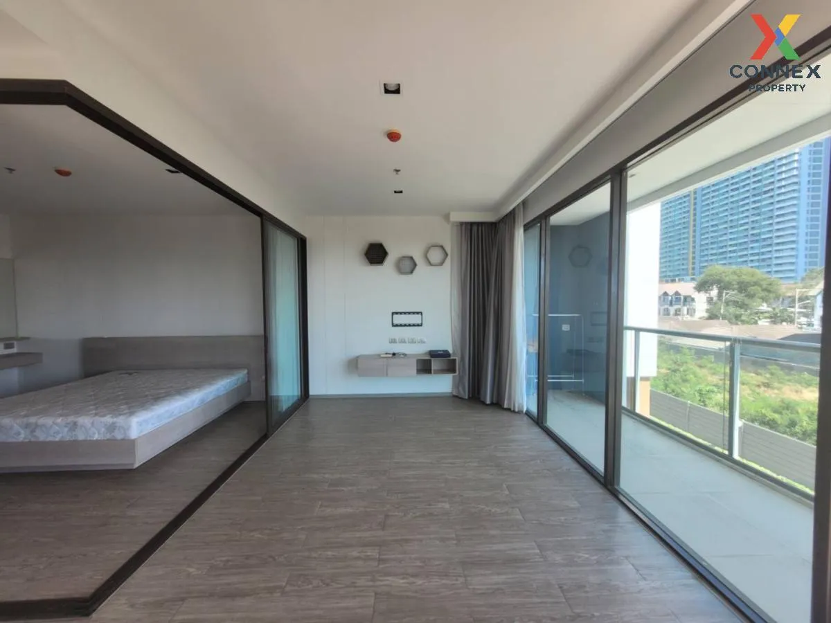 For Sale Condo , Aeras Beachfront Condominium Jomtien Pattaya , nice view , corner unit , river view , Nong Prue , Bang Lamung , Chon Buri , CX-117988